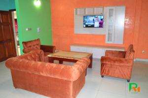 TV at/o entertainment center sa RESIDENCES MICKEL