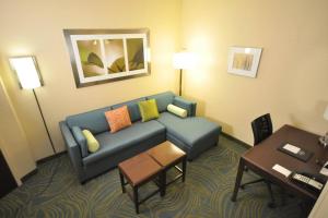 Ruang duduk di SpringHill Suites Galveston Island