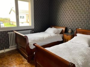 A bed or beds in a room at Hameau Colbert - 3km du PuyduFou