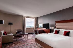 Cama ou camas em um quarto em Frankfurt Marriott Hotel