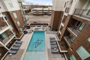 The swimming pool at or close to Urban Oasis in the Center of SLC