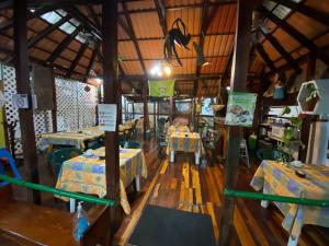 A restaurant or other place to eat at Eco-hotel El Rey del Caribe