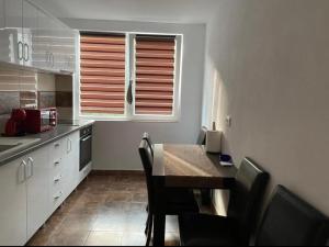 Η κουζίνα ή μικρή κουζίνα στο Apartament 4 camere Orsova