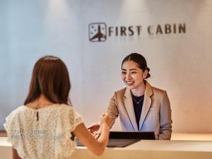 אורחים שוהים ב-First Cabin Nishi Umeda