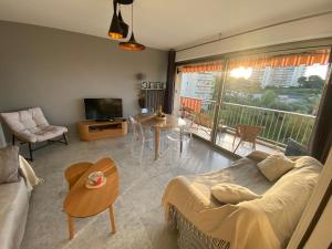 พื้นที่นั่งเล่นของ Appartement Juan-Les-Pins, 4 pieces, 80m2, Residence Luxe Piscine Tennis