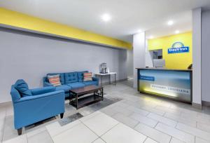 Un lugar para sentarse en Days Inn by Wyndham Zachary LA