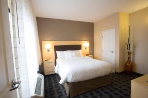 Postelja oz. postelje v sobi nastanitve TownePlace Suites by Marriott Lincoln North