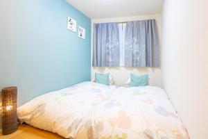 CuteFamilyHouse! 3LDK 6minShinjuku 3minJRsta Cozy,Fun,Bright! KidsFree Under6yrs में एक कमरे में एक या कई बेड