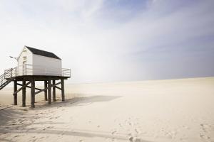 a beach shack on the sand on a beach at Loods Hotel Vlieland in Oost-Vlieland