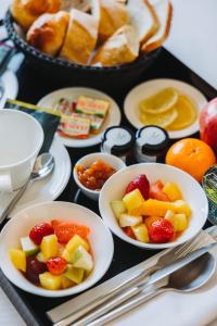 Makanan di atau di tempat lain dekat hotel