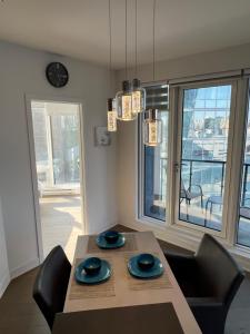 Et sittehjørne på Beautiful one bedroom downtown Condo with pool and free parking