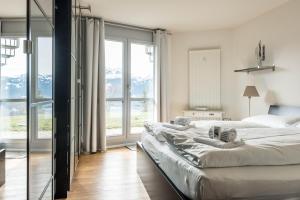 Säng eller sängar i ett rum på Apartment Alpenrose 2.5 mit Mitbenutzung SPA & Wellness - GRIWA RENT AG