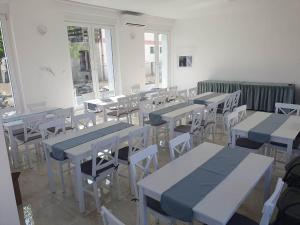 Restoran ili neka druga zalogajnica u objektu Orion Panzió