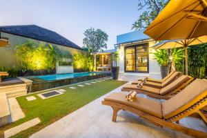 Bazen u objektu Lotus Luxury Villa Seminyak ili u blizini