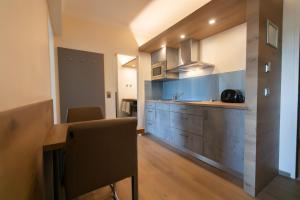 A kitchen or kitchenette at Das Reinisch Just Rooms