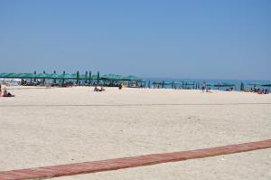 a beach with a group of people on it at Hotel Lido in Mamaia