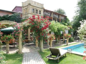 Πισίνα στο ή κοντά στο Hotel Bow Garden