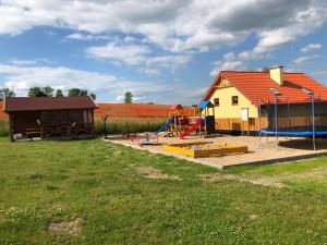 Children's play area sa Pokoje u Emilii