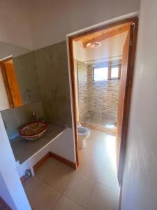 Kamar mandi di Cabaña El Churqui