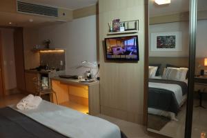 TV i/ili zabavni centar u objektu Flat Premium Particular Cullinan Hotel