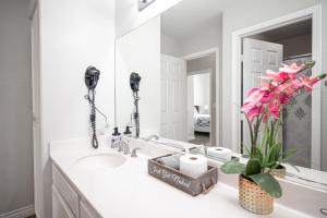 Bathroom sa Beautiful Las Vegas Home