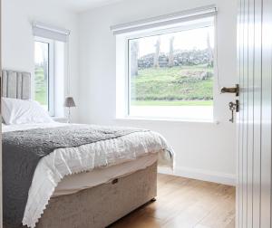 A bed or beds in a room at Stunning Westport Cottage - Sleeps 6