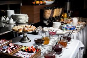 Makanan di atau di tempat lain dekat hotel