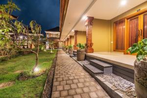 a courtyard of a villa with a pathway at Suka Beach Inn in Kuta