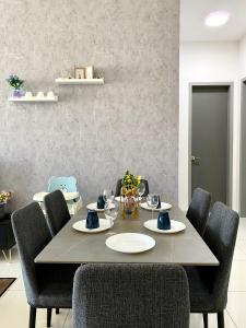 אזור ישיבה ב-Beacon Executive Suite by stayCATion Homestay