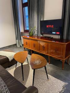 LivingRoom 2 z wanną z hydromasażem TV 또는 엔터테인먼트 센터