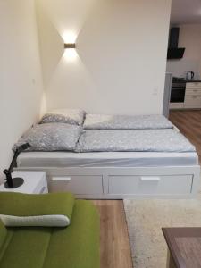 Una cama o camas en una habitación de Wohnung im Erdgeschoss