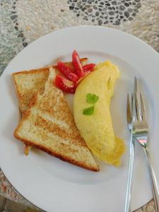 Makanan di atau di tempat lain dekat homestay