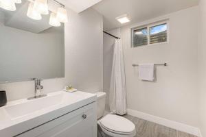 O baie la Mile Hi: Amenities Galore