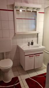 Un baño de Schöne 2-Zimmer Ferienwohnung