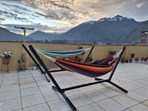 - un hamac installé au-dessus du toit dans l'établissement Chaska valle Inn, à Urubamba