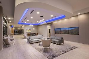 Χώρος καθιστικού στο SpringHill Suites by Marriott Colorado Springs Downtown