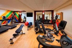 Fitness centar i/ili fitness sadržaji u objektu Sheraton Albuquerque Uptown by Marriott