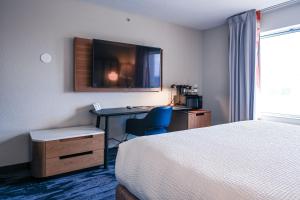 a hotel room with a bed and a desk at Fairfield Inn and Suites by Marriott Indianapolis/ Noblesville in Noblesville