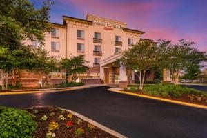 Vrt pred nastanitvijo SpringHill Suites by Marriott Lafayette South at River Ranch