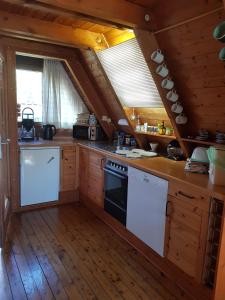 A kitchen or kitchenette at Ferienhaus Brungers