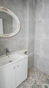 Salonika Suites tesisinde bir banyo