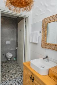 Salonika Suites tesisinde bir banyo