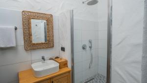 Salonika Suites tesisinde bir banyo