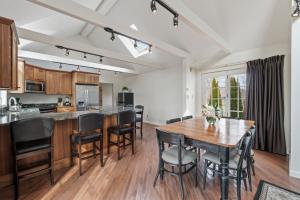 A kitchen or kitchenette at Pink Blossoms Resort