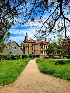 Dārzs pie naktsmītnes Pension Schul Inn