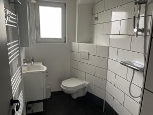 Kamar mandi di Petras Ferienwohnung