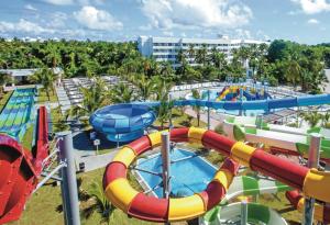 Riu Palace Bavaro - All Inclusive 내부 또는 인근 수영장