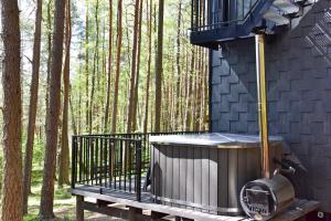 Foto de la galería de Premium Forest Bungalow with HOT TUB en Ažuluokesa