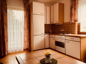 O bucătărie sau chicinetă la Appartements D'Angelo