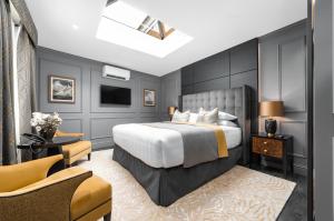 a hotel room with a bed and a chair at No.4 Carlton in Southampton